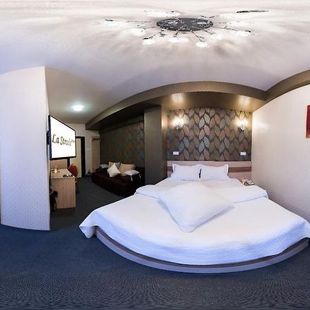 Hotel La Strada Ploieşti Værelse billede