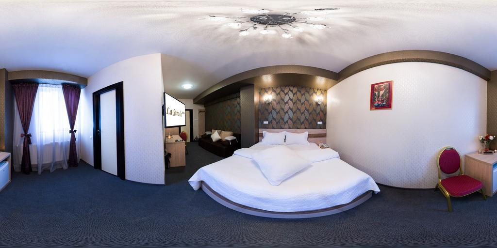 Hotel La Strada Ploieşti Værelse billede