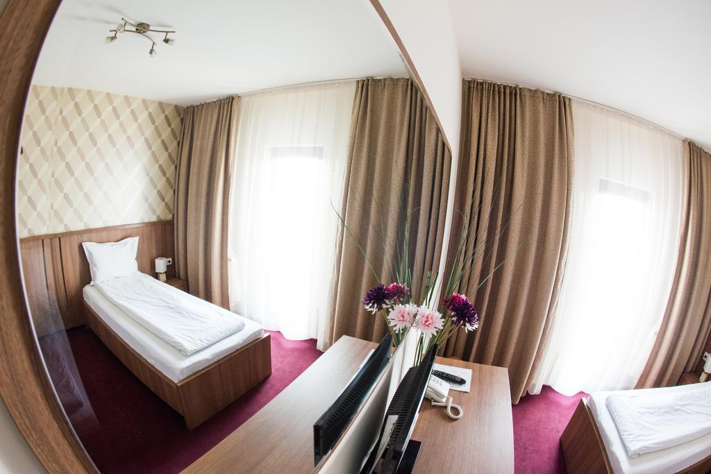 Hotel La Strada Ploieşti Eksteriør billede