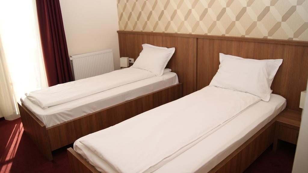 Hotel La Strada Ploieşti Værelse billede