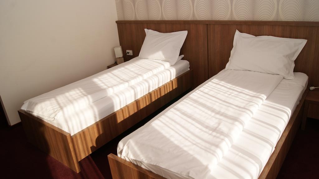 Hotel La Strada Ploieşti Værelse billede