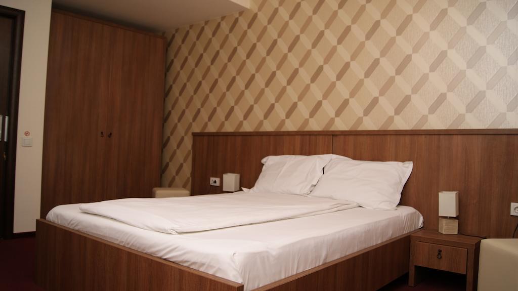 Hotel La Strada Ploieşti Værelse billede